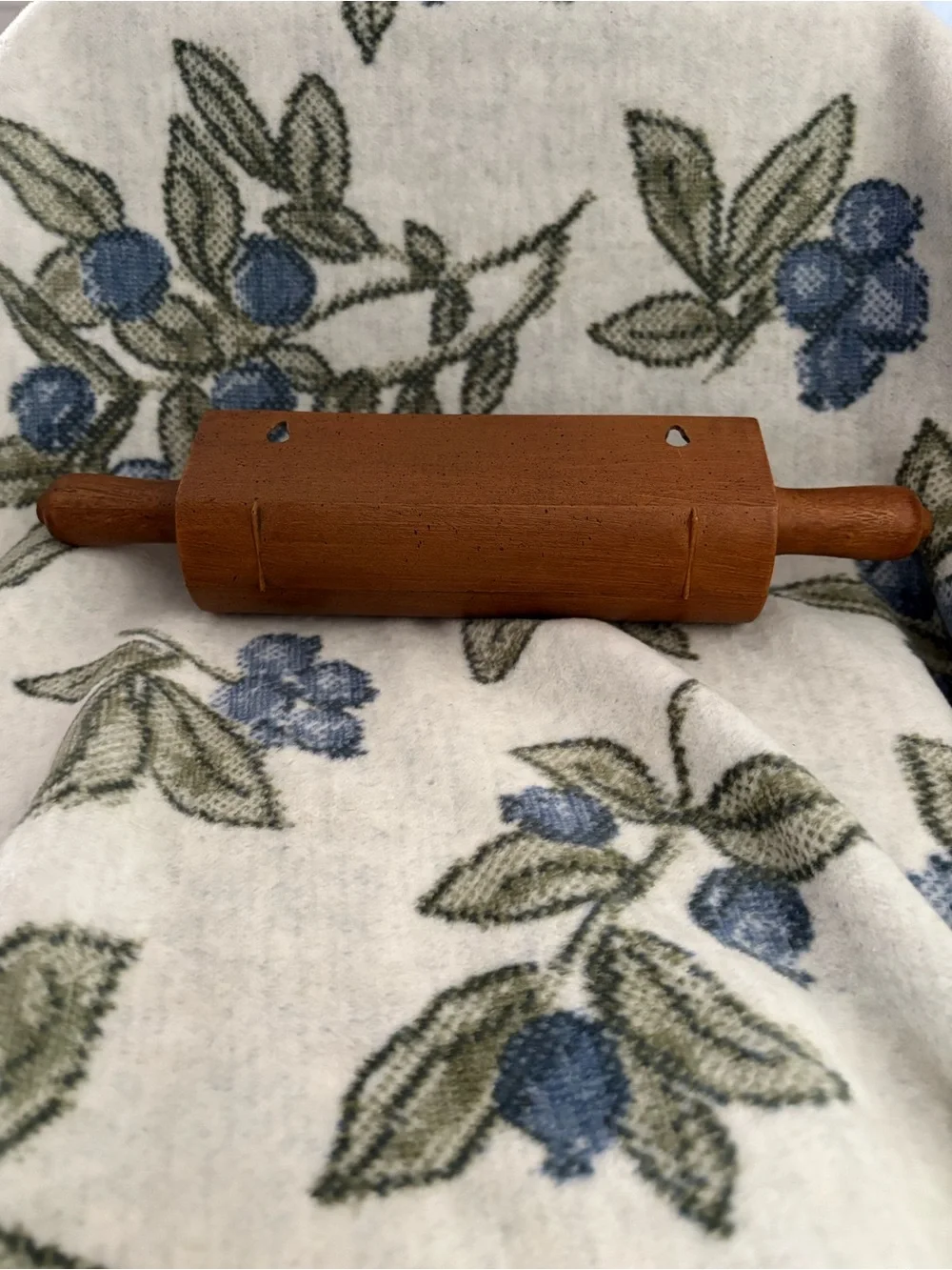 1985 Homco Home Interiors Plastic Rolling Pin Hanging Wall Pocket.
